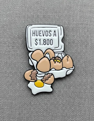 Pin Metálico Huevos a $1.800
