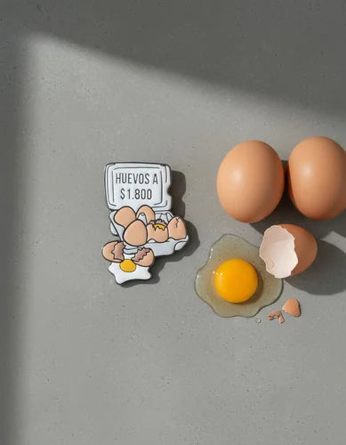 Pin Metálico Huevos a $1.800