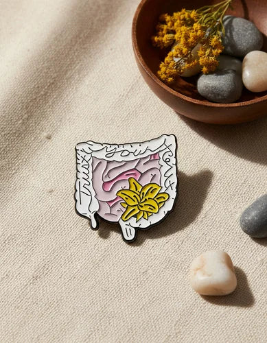 Pin Metálico Intestino con Flor Amarilla