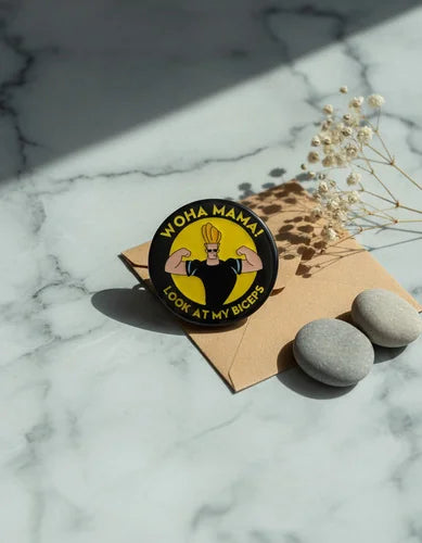 Pin Metálico Johnny Bravo Biceps