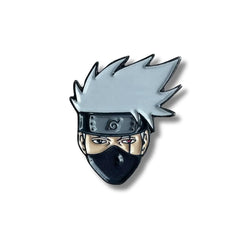 Pin Metálico Kakashi con tapabocas