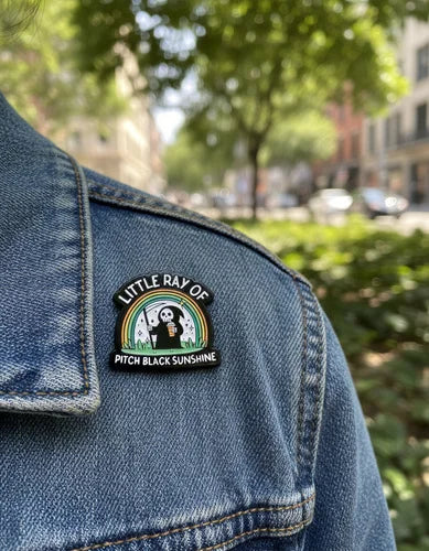 Pin Metálico La Parca Optimista