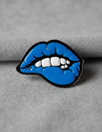 Pin Metálico Labios Retro Azules