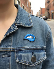 Pin Metálico Labios Retro Azules