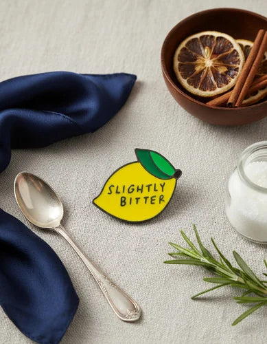 Pin Metálico Limón Slightly Bitter
