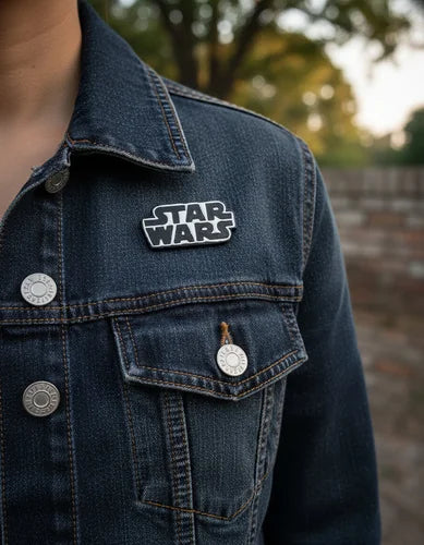 Pin Metálico Logo Star Wars Blanco