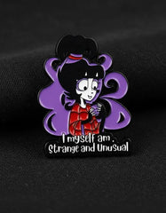 Pin Metálico Lydia Deetz Extraña y Singular