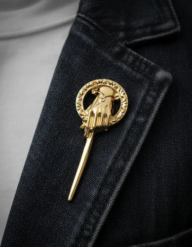 Pin Metálico Mano del Rey Dorado