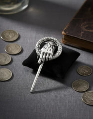 Pin Metálico Mano del Rey Plateado
