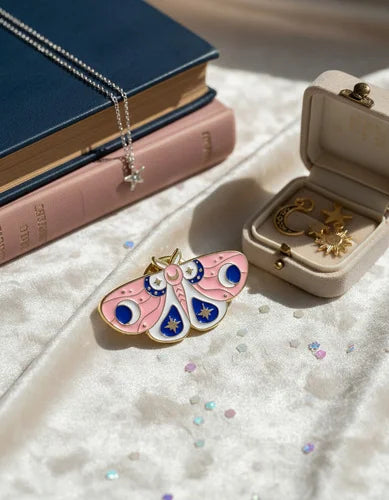 Pin Metálico Mariposa Cósmica Rosada