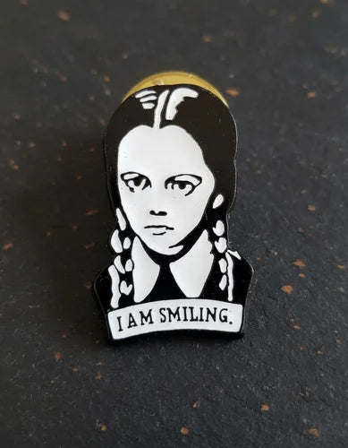 Pin Metálico Merlina Addams