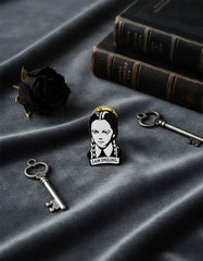 Pin Metálico Merlina Addams