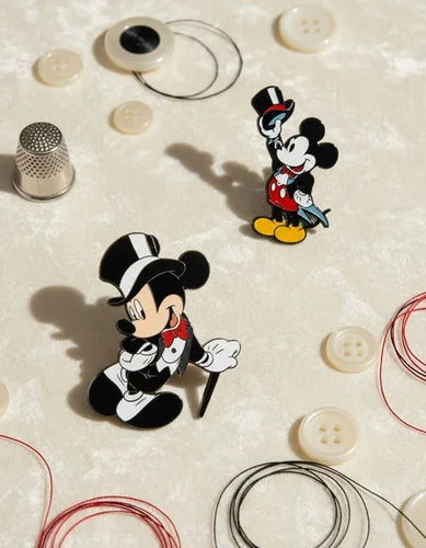 Pin Metálico Mickey Elegante