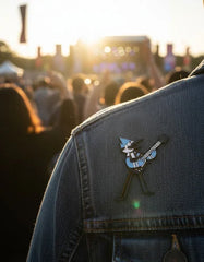 Pin Metálico Mordecai con Guitarra