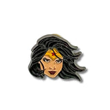 Pin Metálico Mujer Maravilla Cabello corto