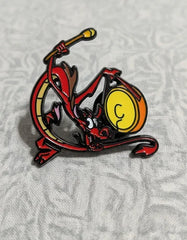 Pin Metálico Mushu Tocando el Gong