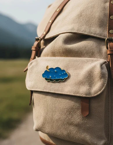 Pin Metálico Nube con Luna y Estrellas