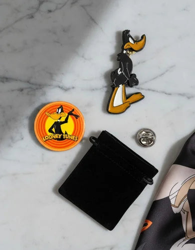 Pin Metálico Pato Lucas