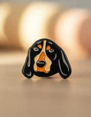 Pin Metálico Perrito Black and Tan Coonhound