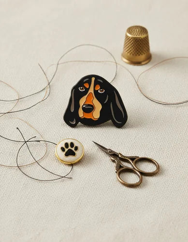 Pin Metálico Perrito Black and Tan Coonhound