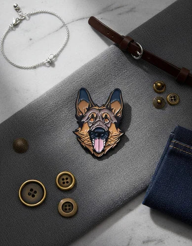 Pin Metálico Perrito Pastor Alemán Feliz