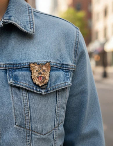 Pin Metálico Perrito Yorkie Juguetón
