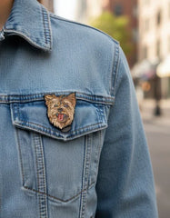 Pin Metálico Perrito Yorkie Juguetón
