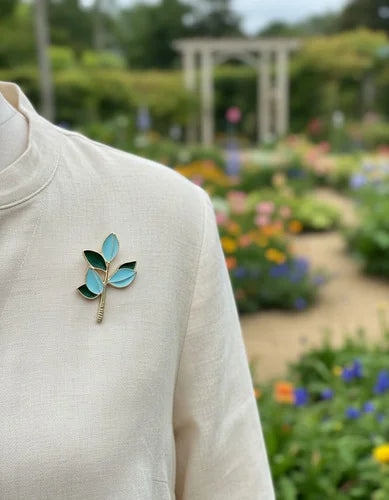 Pin Metálico Rama con Hojas