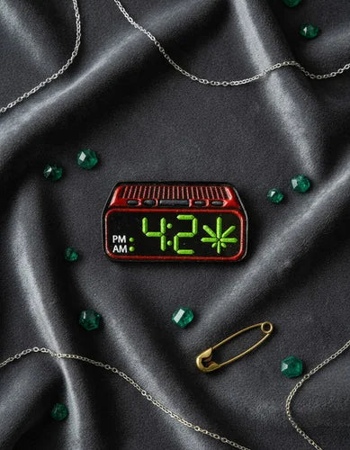 Pin Metálico Reloj 4:20