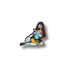 Pin Metálico Sally Cosiéndose