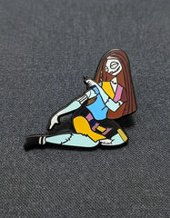 Pin Metálico Sally Cosiéndose
