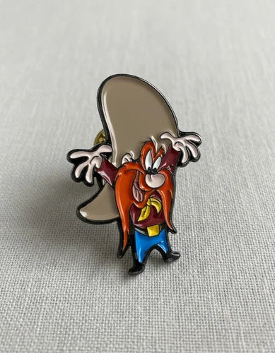 Pin Metálico Sam Bigotes