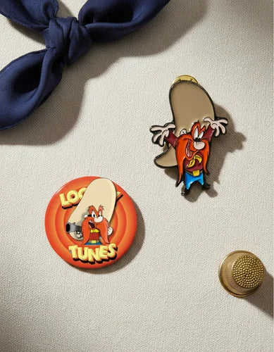 Pin Metálico Sam Bigotes