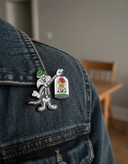 Pin Metálico Silvestre y Piolín Esqueleto