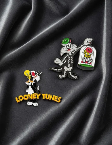 Pin Metálico Silvestre y Piolín Esqueleto