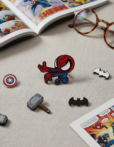 Pin Metálico Spider-Man Pose Telaraña