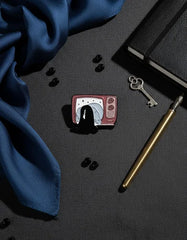 Pin Metálico Televisor El Aro