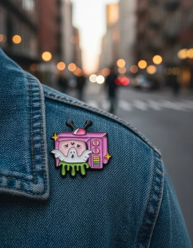 Pin Metálico Televisor Fantasma