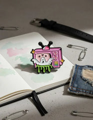 Pin Metálico Televisor Fantasma