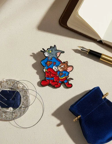 Pin Metálico Tom and Jerry Superman