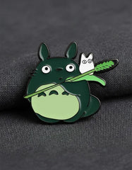 Pin Metálico Totoro con Hoja