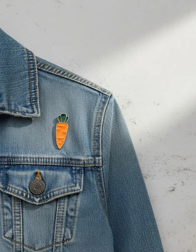 Pin Metálico Zanahoria