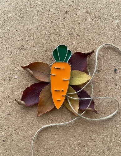 Pin Metálico Zanahoria